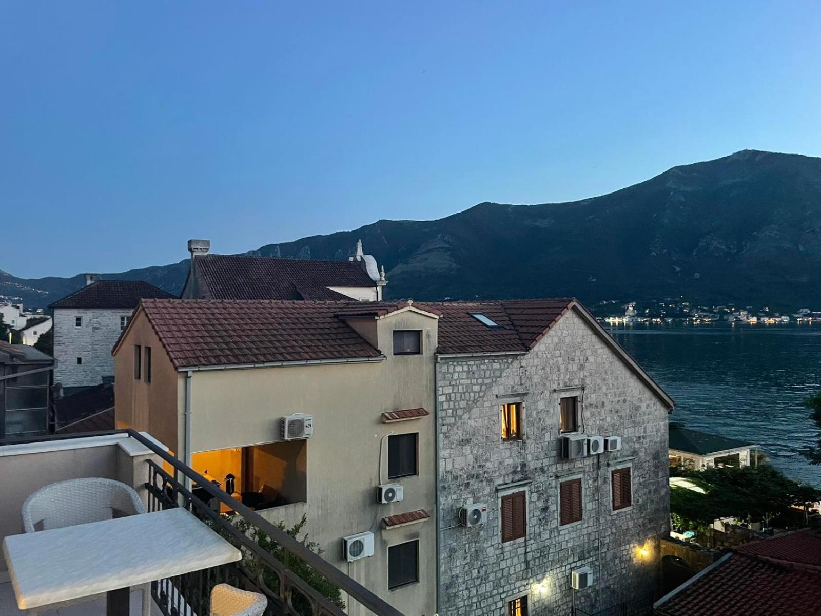 Apartmani Bobo Kotor Eksteriør billede
